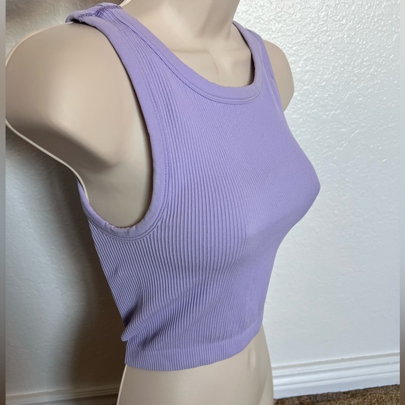 Aritzia Sunday Best Rib Seamless Shirley Tank - Picture 9 of 10